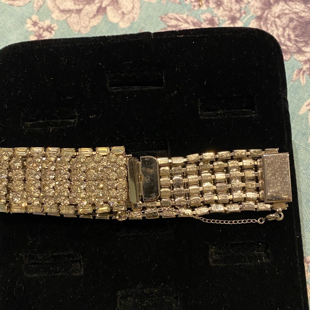 Elegant Silvertone Bracelet Rhinestone Vintage Nice Condition - Picture 3 of 5